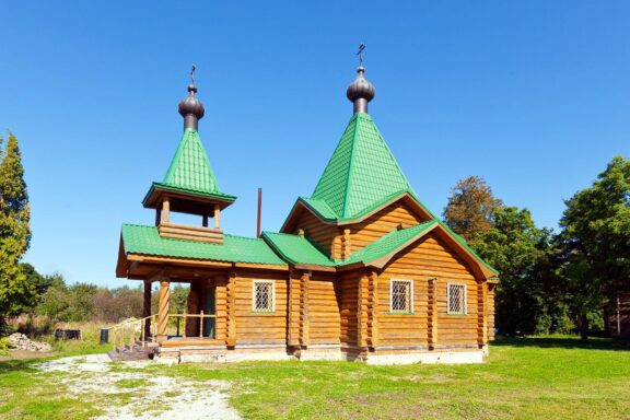 Храм в честь святой блаженной Ксении Петербургской, Азери