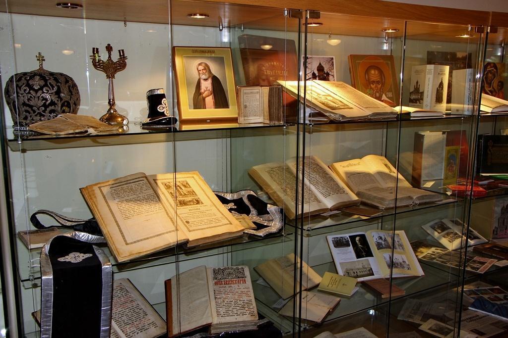 Экспонаты выставки «300-летняя история Православной книги в Эстонии»