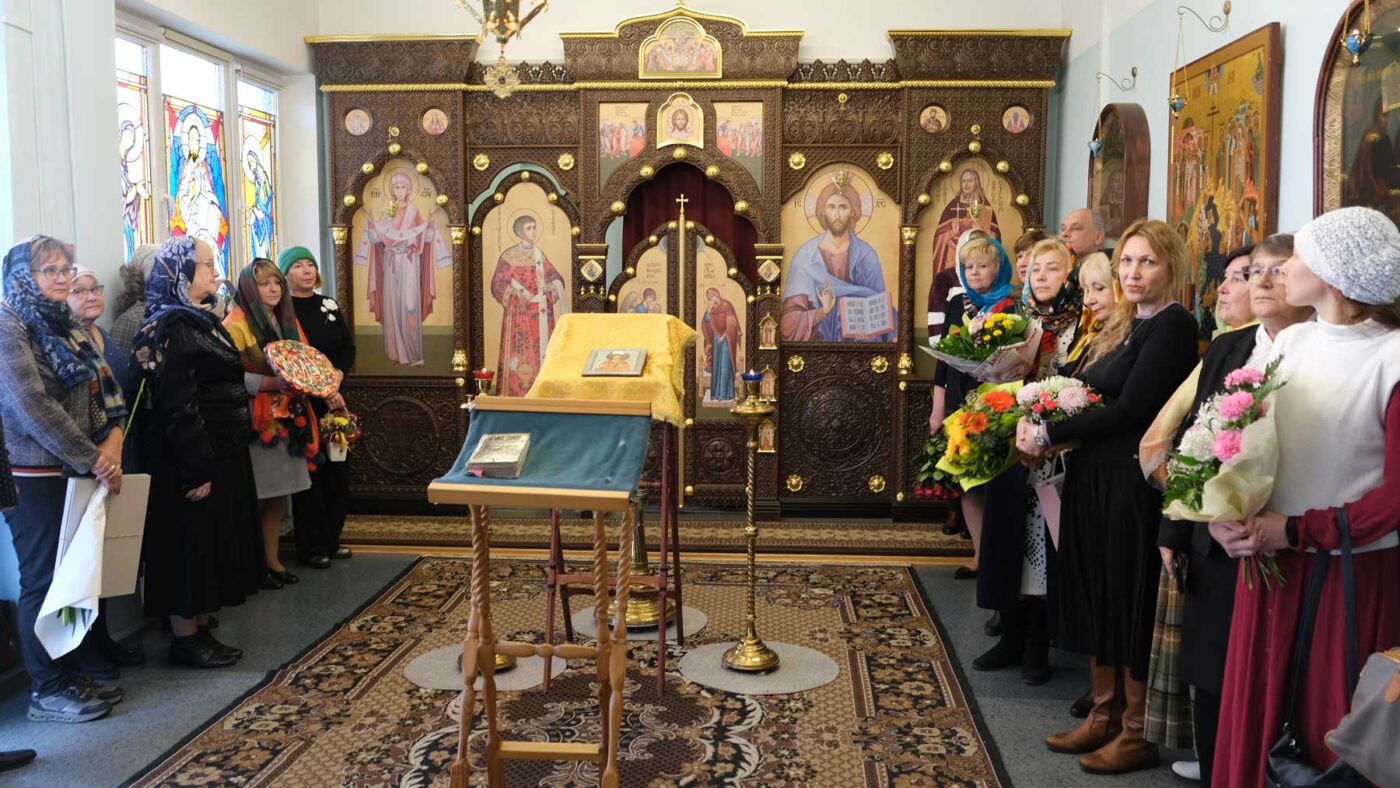 Перед началом молебна в домовом храме Нарвской Православной гимназии