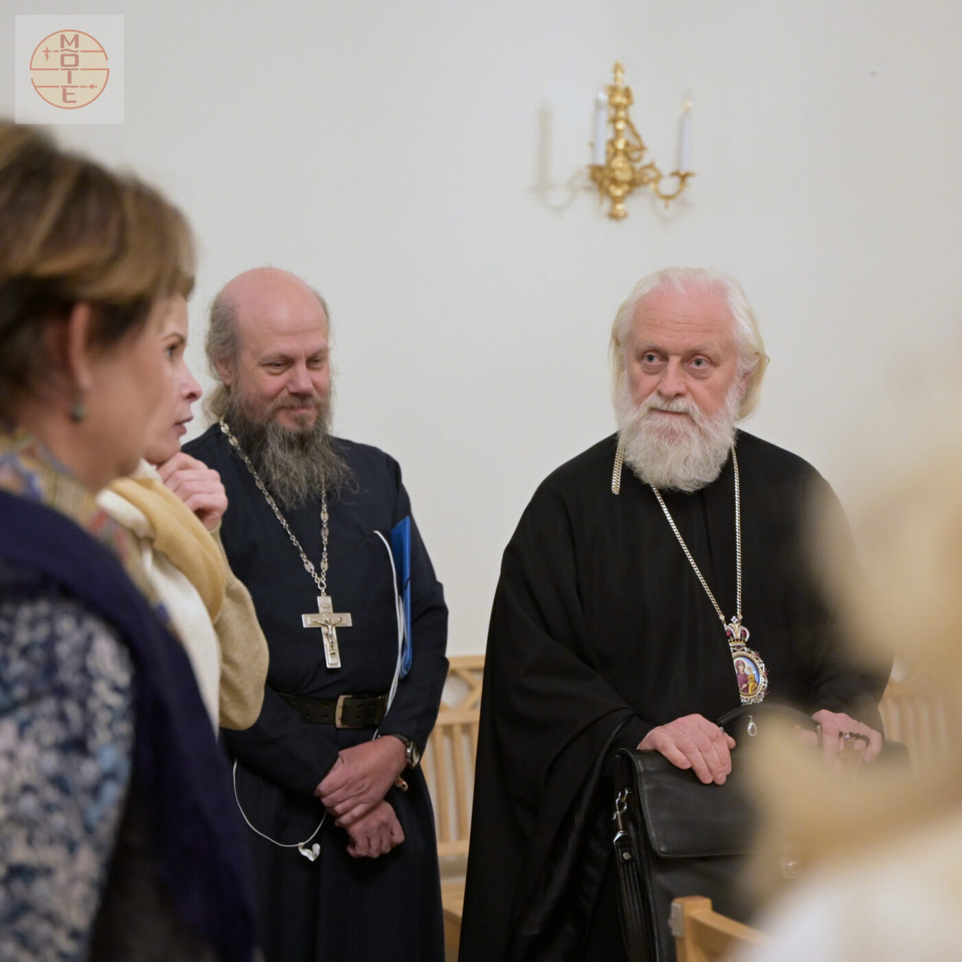 Беседа по окончании конференции (слева от митрополита Евгения протоиерей Игорь Прекуп) 