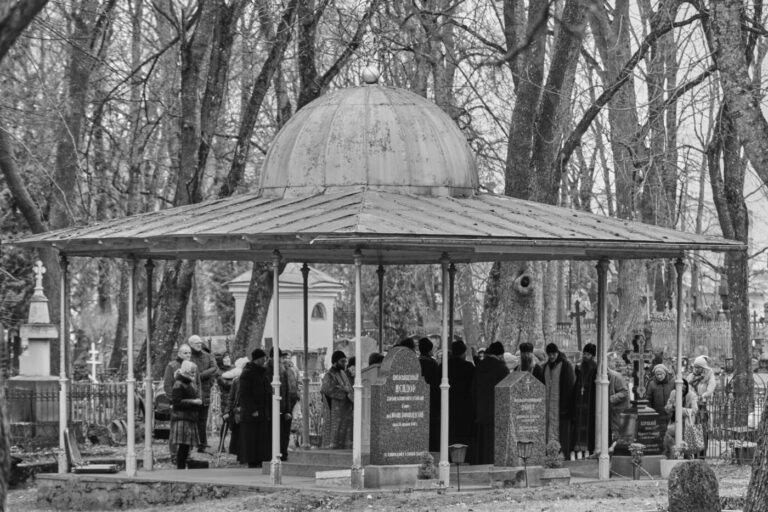 Под архиерейской сенью. Панихида на месте погребения митрополита Корнилия