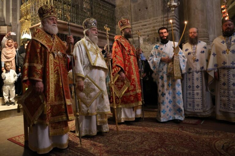 Ночная Литургия в храме Гроба Господня