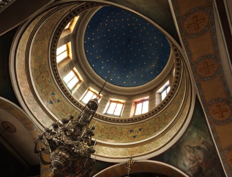 Под куполом Таллиннской Никольской церкви