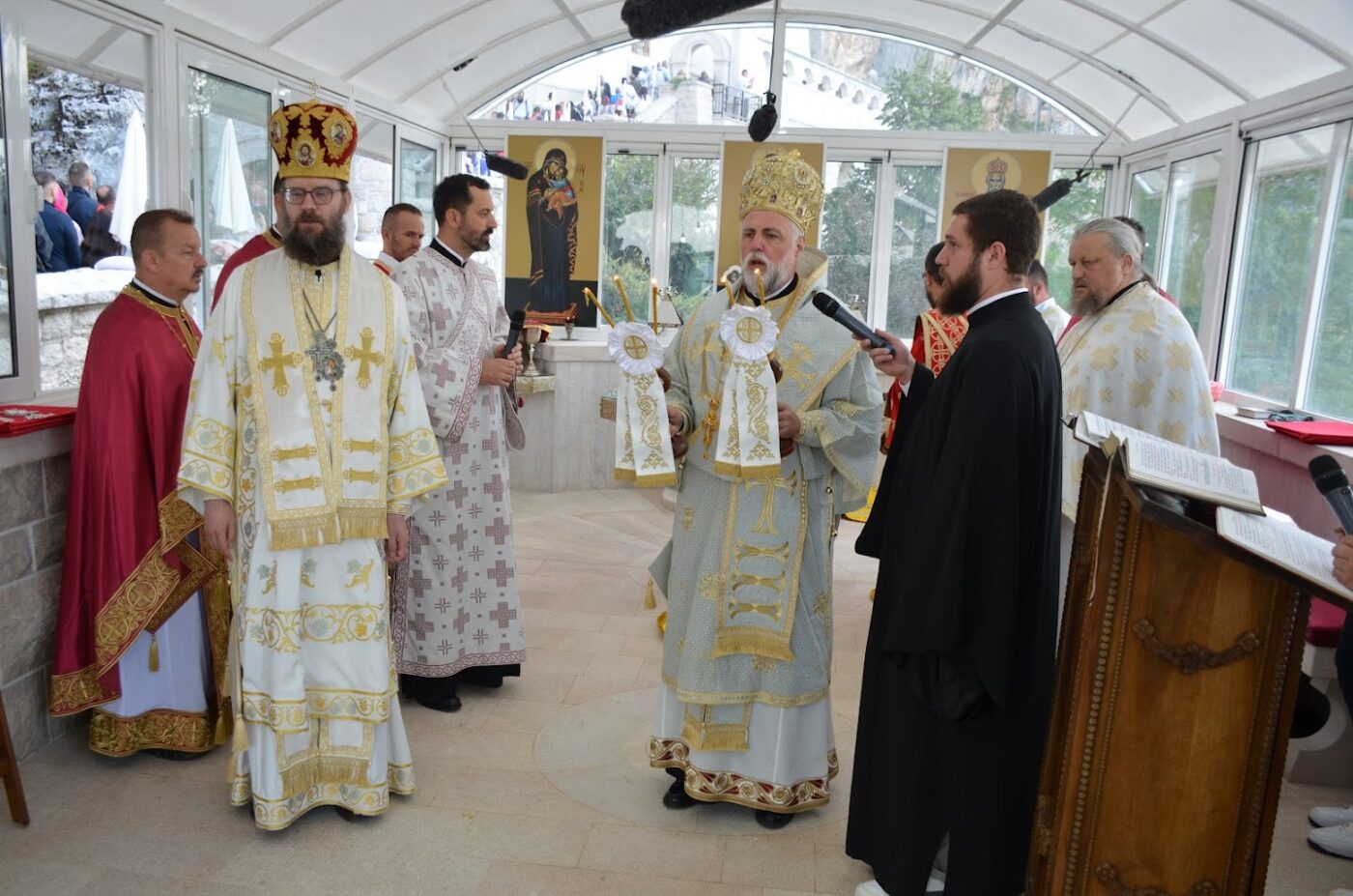 Божественная литургия в Острожском монастыре