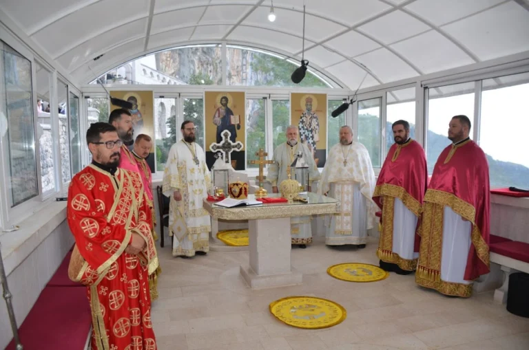 Божественная литургия в Острожском монастыре