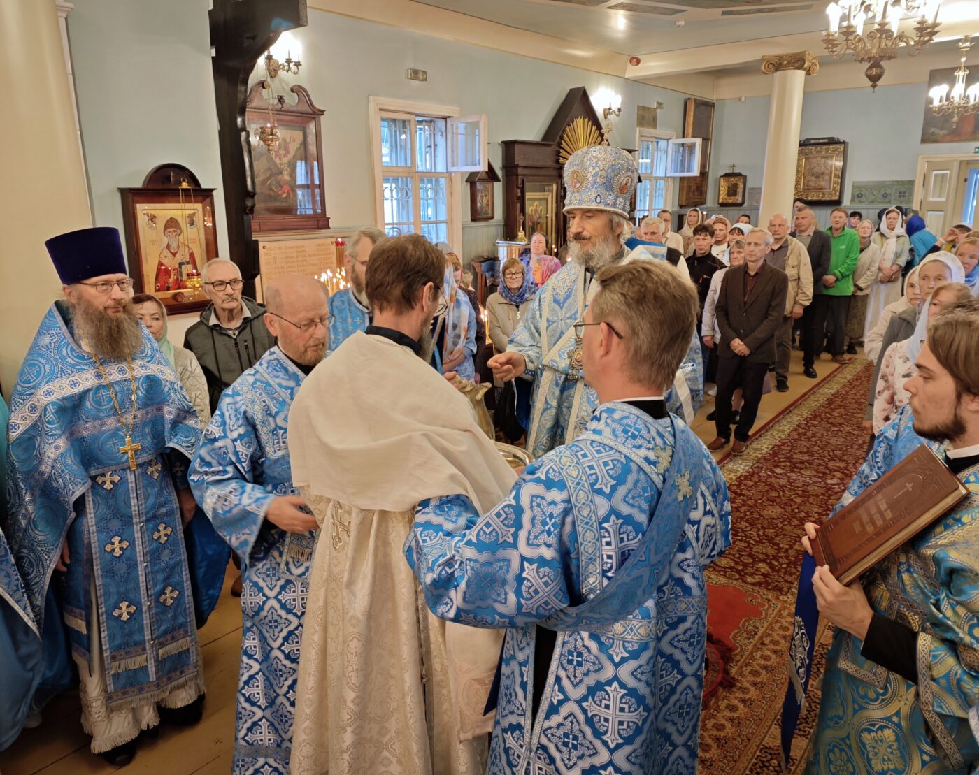Хиротесия чтеца Петра Мякошина во иподиакона